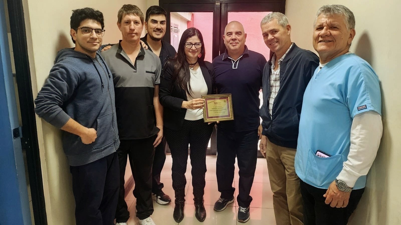 Entrega de placa de reconocimiento al Sindicato de Camioneros, nuestro agradecimiento al Dr. Adrián Cornelli, Rafael Nieva y Lic. Roberto Ontivero